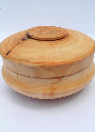 Еко-контейнер. набір дерев'яних тарілок з вільхи