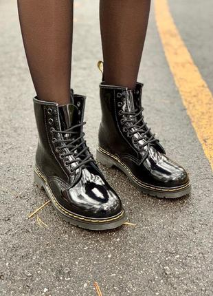 Dr. martens 1460 lacquer женские ботинки из лаковой кожи демисезон