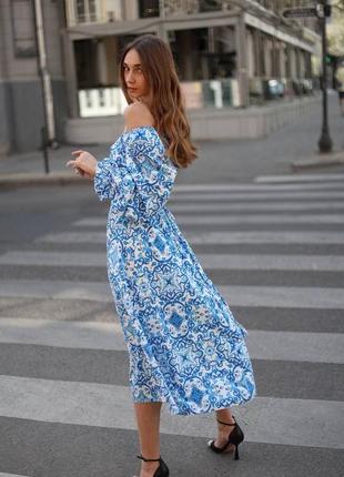 Стильное трендовое платье миди с вырезом на ноге3 фото