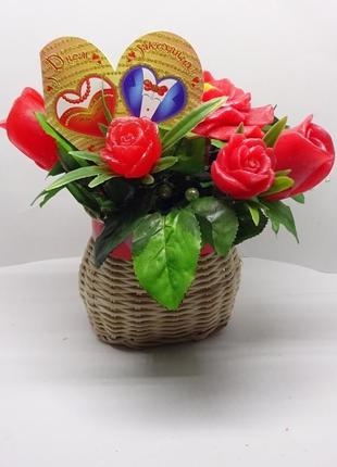 Букет красных роз для любимой. презент к каждому заказу - валентинка (бумажная).3 фото