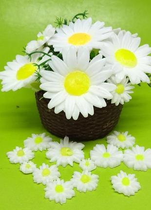 Кошик з ромашками
