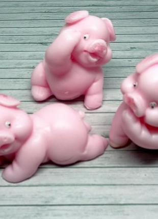 Три поросенка