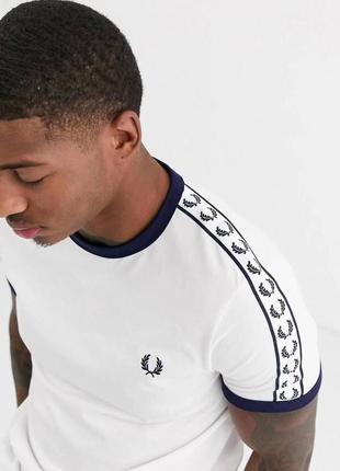 Футболка fred perry на лампасах