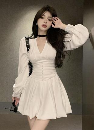 Стильное кукловое белое платье с v-образным вырезом новое7 фото