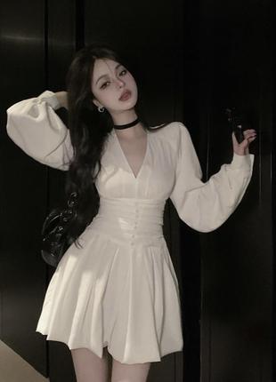 Стильное кукловое белое платье с v-образным вырезом новое3 фото