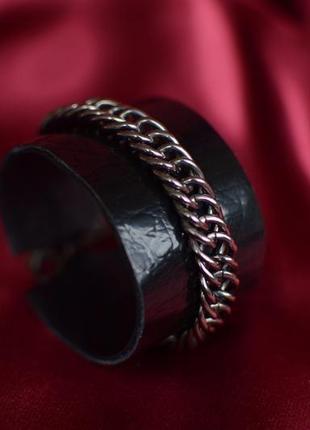 Чорний шкіряний браслет з ланцюгом "кайдани"1 фото
