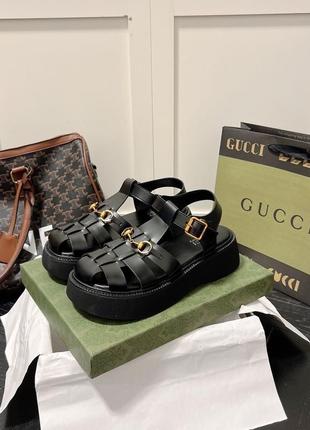 Босоніжки у стилі gucci