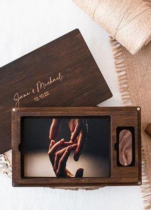 Деревянная коробка для свадебных фото и флешки. упаковка для фотографа