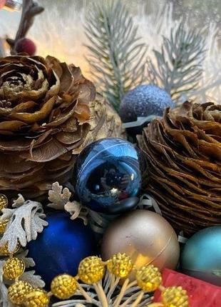 Новорічний декор з шишками ліванського кедра в ящику4 фото