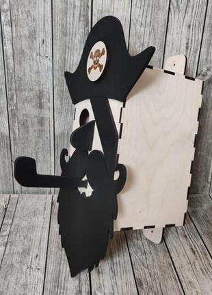 Скворечник в виде пирата. трубка выполняет роль жердочки. оригинальный подарок...