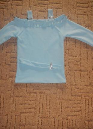 Свитер с открытыми плечами