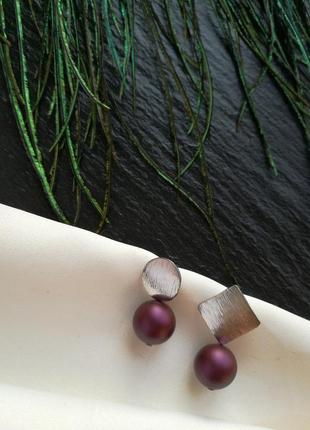 Сріблясті сережки з перлами сваровські1 фото