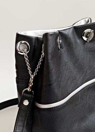Черная сумка-мешок через плечо из эко-кожи6 фото