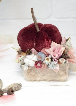 Велюровая тыква на деревянной основе с декором. вишнево-пудровый3 фото