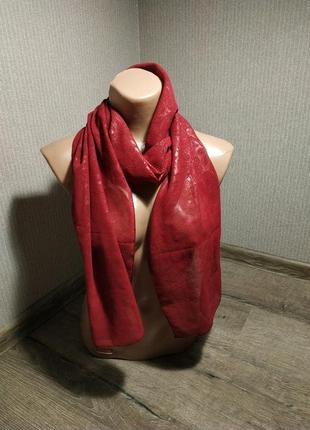 Бордовый шарф шаль, с цветочным орнаментом1 фото
