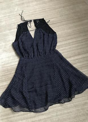 Тёмно-синее в клетку платье на завязках