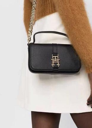 Сумка черная tommy hilfiger