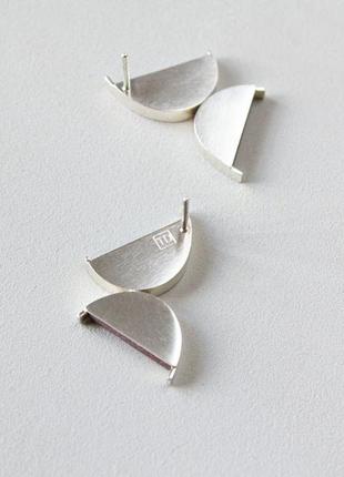 Серебряные геометрические серьги с яркими вставками из дерева7 фото