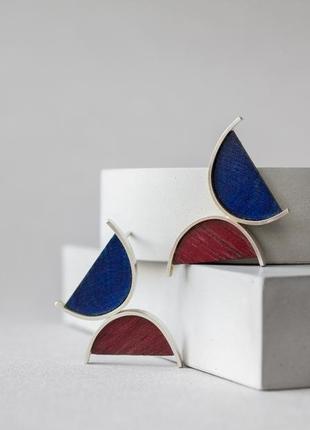 Серебряные геометрические серьги с яркими вставками из дерева2 фото