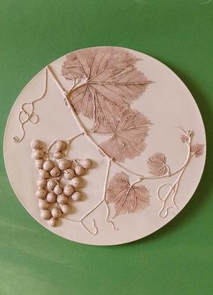 Ботанічний барельєф з гіпсу з винонрадом