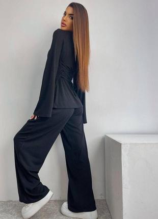 Женский стильный молодежный костюм с широкими брюками и рукава клеш6 фото
