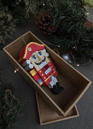 Щелкунчик -елочное украшение.