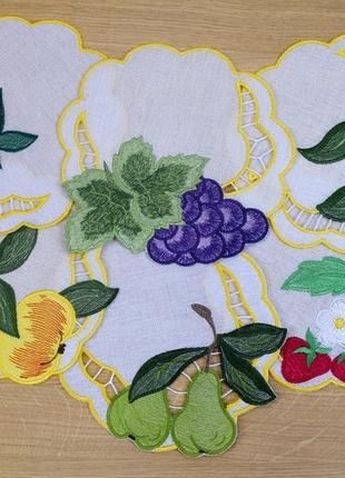 Linen napkins with an embroidered fruit . вишиті серветки. набір 6 шт.