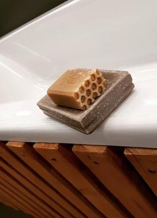 Натуральне мило  honey soap / зволожуюче мило з медом и запахом іланг ілангу3 фото