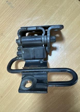 Петля двері передньої правої нижня audi a6 c5 1997-2004 1998 4b0831412b
