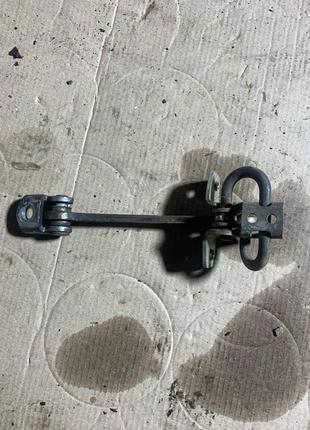 Фіксатор,обмежувач задньої двері 24430393 opel astra g 1998 2,0 б/у