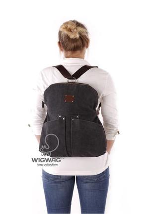 Женская сумка-рюкзак из канваса и натуральной кожи коричневого цвета4 фото