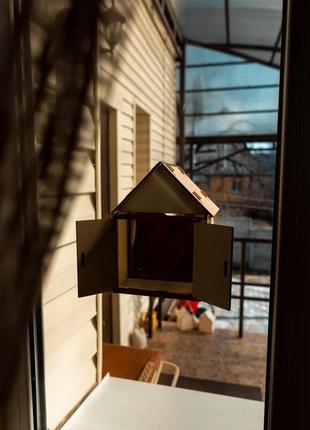 Скворечник на окно с надёжным креплением и смотровыи окном для наблюдения за птицами8 фото