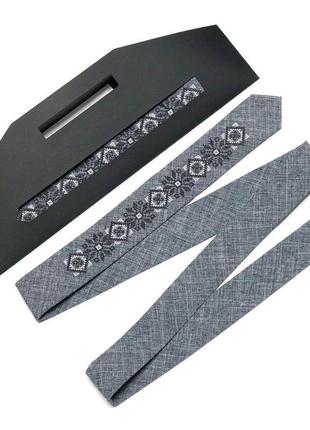 Узкий вышитый галстук №754