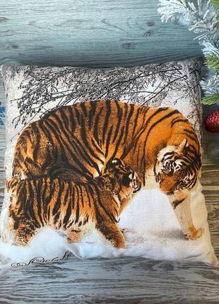 Подушка с тигром новогодняя декоративная хлопковая гипоаллергенная  бежевая "два тигра", 45 см * 45