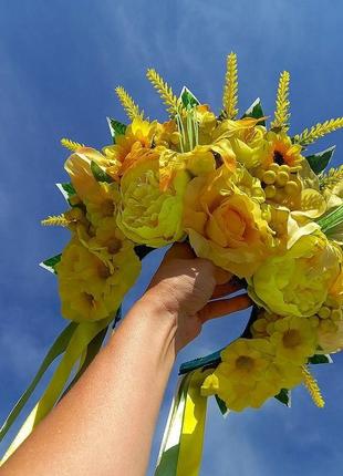 Жовтий вінок на голову зі стрічками