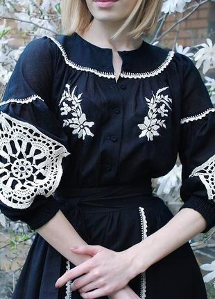 Ошатне чорне плаття з вишивкою "квітуча магнолія" вишите плаття, сукня з вишивкою1 фото