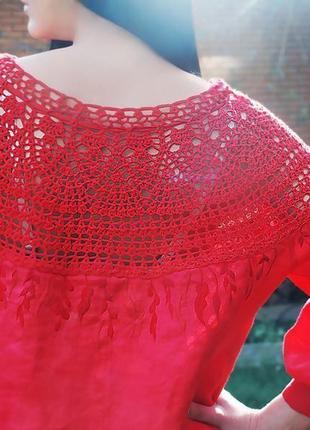 Длинное льняное платье с вязаной кокеткой "алый восход" вышитое платье5 фото