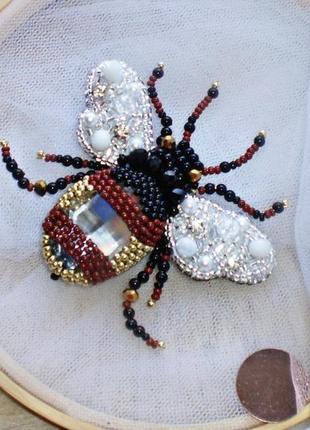 Handmade brooch made of beads2 фото