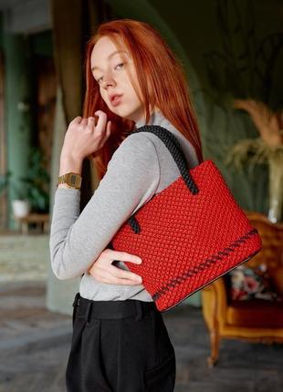Червона сумка ручної роботи в стилі макраме4 фото