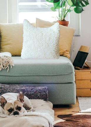 Легка пухнаста декоративна подушка для вашого дивану декор оселі1 фото