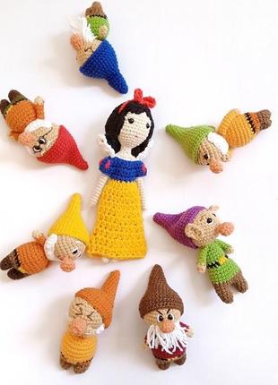 Білосніжка лялька принцеса герої казок куколка из сказки 7 гномів вязані казки1 фото