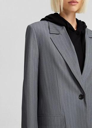 Базовий піджак у смужку розмір л bershka на підкладці блейзер сірий7 фото