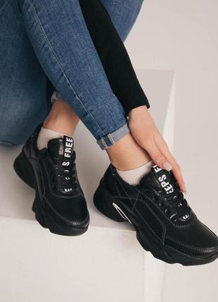 Женские черные кожаные кроссовки