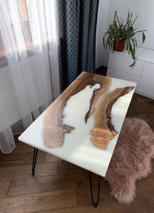 Журнальний стіл з епоксидної смоли та дерева
