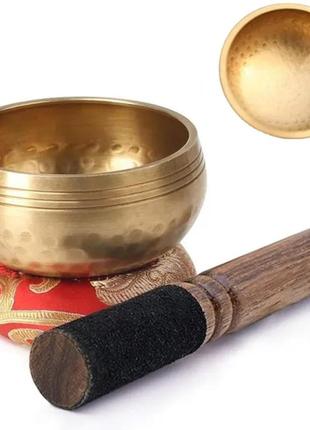 Тибетская металлическая золотистая поющая чаша с деревянным пестиком и мягкой подставкой, 8см, athand