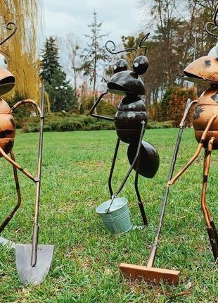 Декоративна фігурка для саду vitande мураха з граблями 45 см бронзовий (vad-001)3 фото