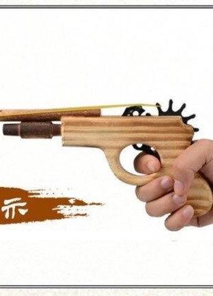 Дерев'яний пістолет, що стріляє гумками5 фото
