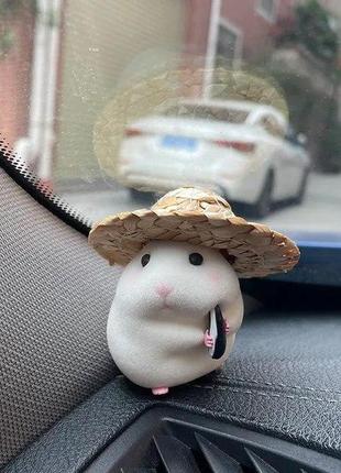 Игрушка на торпеду в салон авто "хомяк грызун" 7 см (model 01)
