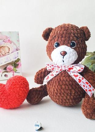 Плюшевий ведмедик із серцем. валентинка гачком1 фото