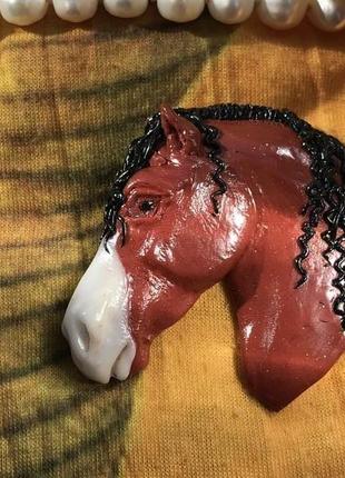 Брошь голова лошади из полимерной глины1 фото
